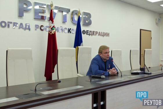 Максим Сураев рассказал студентам Реутова о встрече с НЛО. Герой России поделился историями из космоса и ответил на вопросы ребят. ПроРеутов