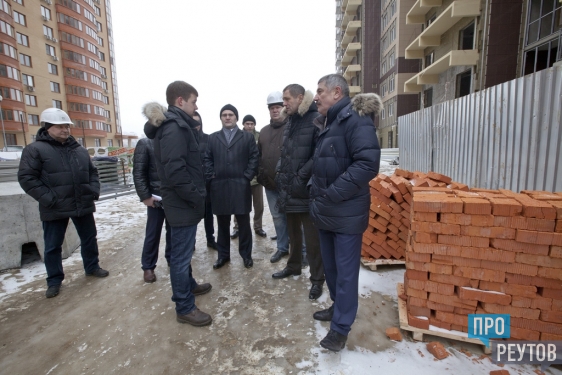 Застройщик «Новокосино-2» назвал сроки сдачи. 300 строителей трудятся на возведении двух проблемных корпусов. ПроРеутов