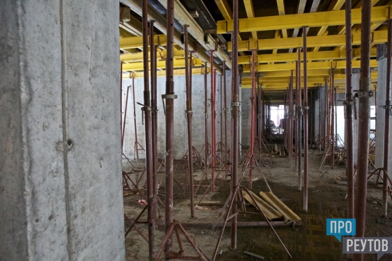 Строители новой поликлиники в Реутове закончили монолит второго этажа. Современная поликлиника на Юбилейном проспекте будет построена до конца года. ПроРеутов