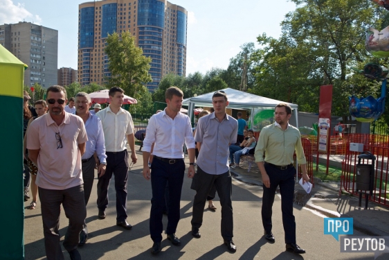 В городском парке Реутова построят детский автогородок и современную сцену. Планируется установка уличной мебели, ремонт дорожек и замена системы освещения. ПроРеутов