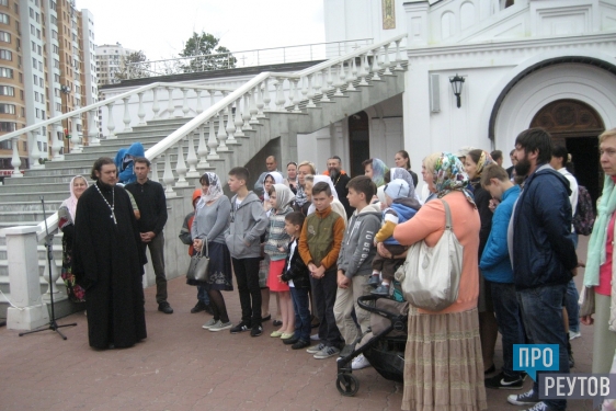 Экобокс для опасных отходов поставили в Троицком храме в Реутове. Контейнер позволит ежемесячно утилизировать до 350 энергосбнрегающих ламп и 30 килограммов батареек. ПроРеутов