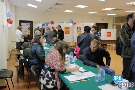 Председатель Мособлдумы оценил ход выборов в Реутов. Игорь Брынцалов посетил избирательный участок в Молодёжном культурно-досуговом центре. ПроРеутов