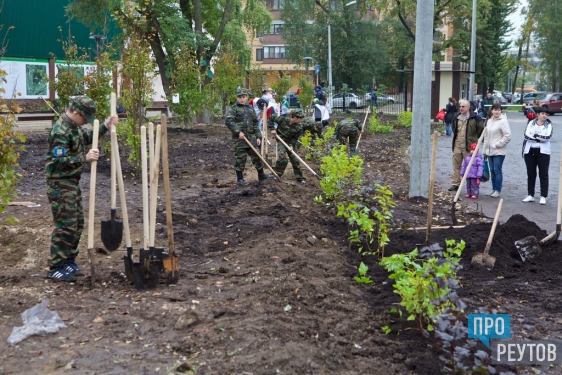 Гимназический парк посадили в Реутове. 17 сентября город присоединился к региональной акции «Наш лес. Посади своё дерево». ПроРеутов