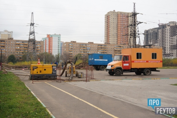 Подвал дома на Садовой очистили от фекальных стоков. Управляющая компания устранит последствия аварии системы канализации в течение недели. ПроРеутов