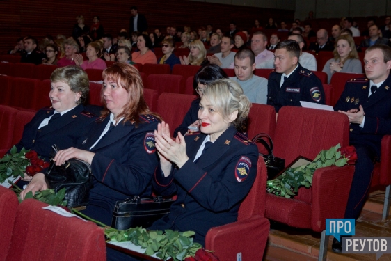 Лучшие правоохранители Реутова получили жилищные сертификаты/ В День полиции глава города Сергей Юров поздравил личный состав МУ МВД РФ «Балашихинское». ПроРеутов