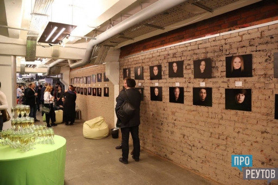 Реутовский фотограф Максим Фёдоров приглашает на выставку в Москве. Экспозиция в Центре дизайна Artplay включает 130 портретов в стиле «хэдшот». ПроРеутов