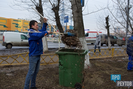 Ямочный ремонт дорог продолжается в Реутове. После улиц Транспортной и Октября работы начинаются на Парковой и Гагарина. ПроРеутов