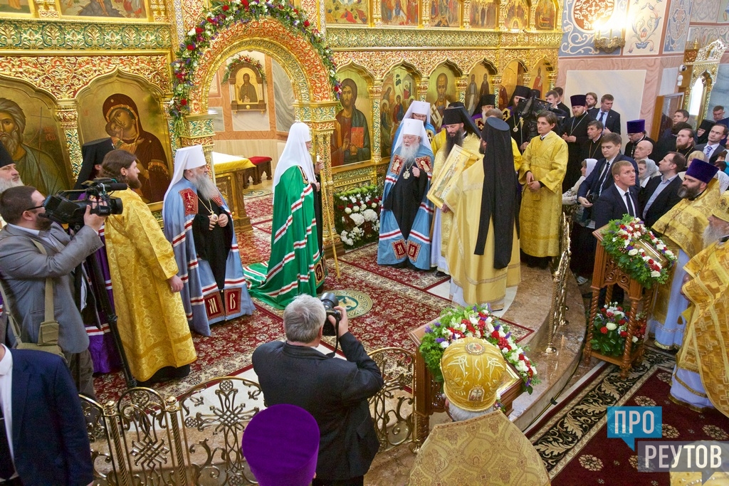 Патриарх в Реутове. Глава РПЦ совершил литургию в Троицком храме и возгласил вечную память павшим на воинском мемориале Славы. ПроРеутов