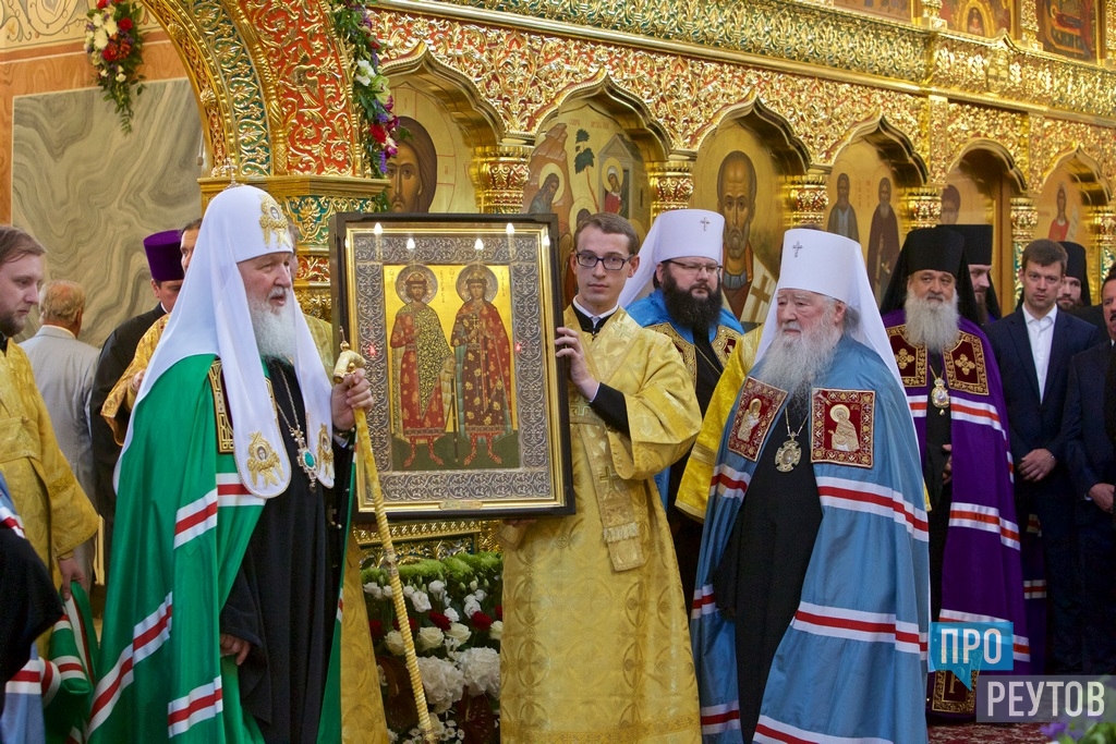 Патриарх в Реутове. Глава РПЦ совершил литургию в Троицком храме и возгласил вечную память павшим на воинском мемориале Славы. ПроРеутов