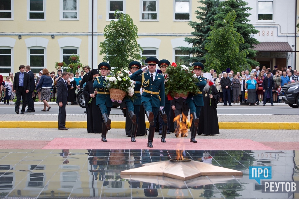 Патриарх в Реутове. Глава РПЦ совершил литургию в Троицком храме и возгласил вечную память павшим на воинском мемориале Славы. ПроРеутов