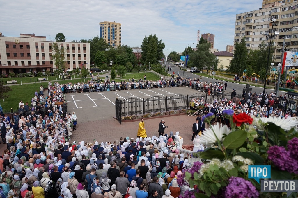 Патриарх в Реутове. Глава РПЦ совершил литургию в Троицком храме и возгласил вечную память павшим на воинском мемориале Славы. ПроРеутов