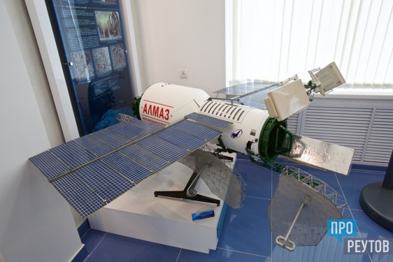 Самый большой в мире фотоаппарат «Агат-1» установили в Музее космонавтики. Уникальный аппарат для детальной съёмки из космоса работал на станциях «Алмаз» разработки реутовского «НПО машиностроения». ПроРеутов