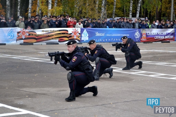 Полицейские Подмосковья отметили свой праздник соревнованиями. Балашихинские правоохранители, в состав которых входит и отдел полиции по Реутову, заняли второе место в плавании. ПроРеутов