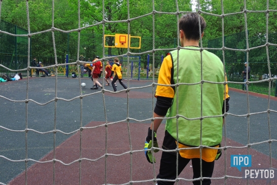 Фонтан и футбол: в Реутове открыли летний сезон/ В городском парке торжественно включили фонтан и провели матч по минифутболу. ПроРеутов