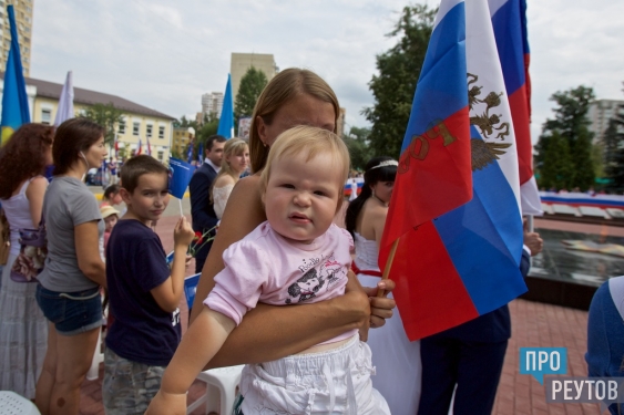 Реутов передал Балашихе 56-метровый триколор. Рекордная эстафета в честь флага России прошла через наш город 28 июля. ПроРеутов