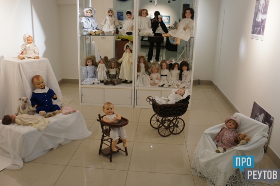 В галерее Реутова открылась выставка винтажных кукол. Музейно-выставочный центр продолжит работать в новогодние каникулы с 4 по 11 января. ПроРеутов