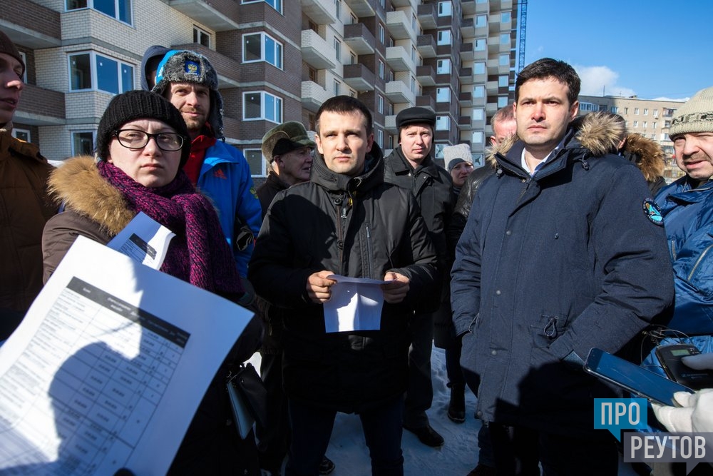 Последние новости жк. ЖК Рациональ дольщики. Застройщик и дольщик. Каторов и встреча с дольщиками корп.13. Другов фото застройщик.